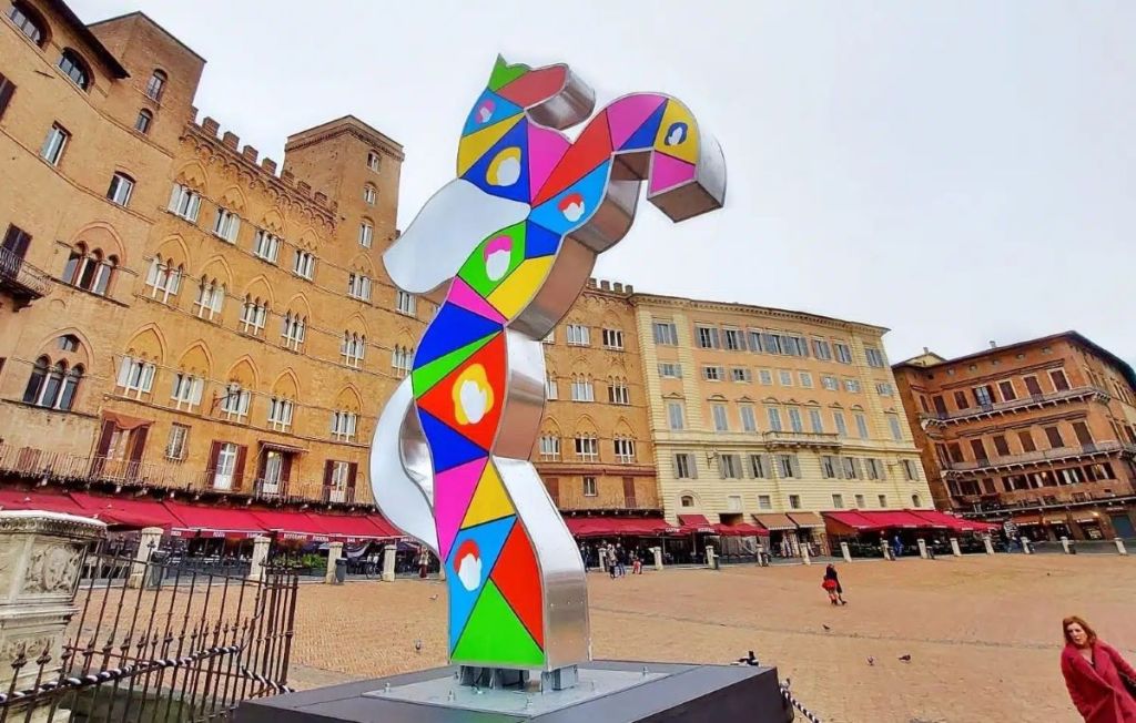 Siena, a Palazzo Sansedoni in mostra le opere di Marco Lodola
