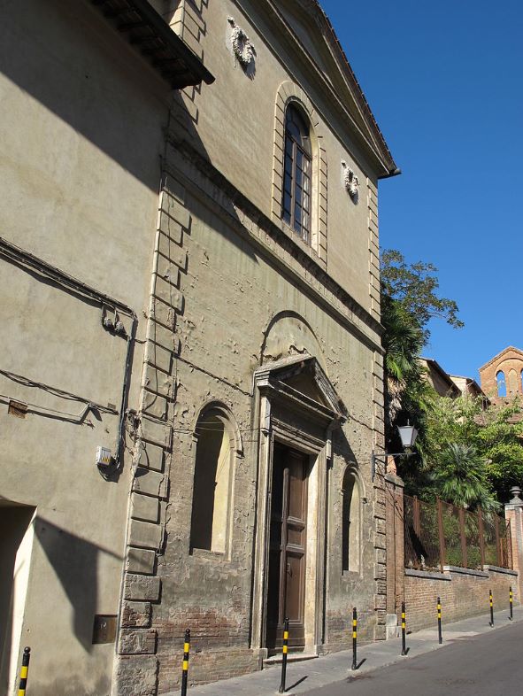 Italia Nostra Siena in visita alla Chiesa di Santa Maddalena e alla Mostra dei Braccialetti delle Contrade del Palio