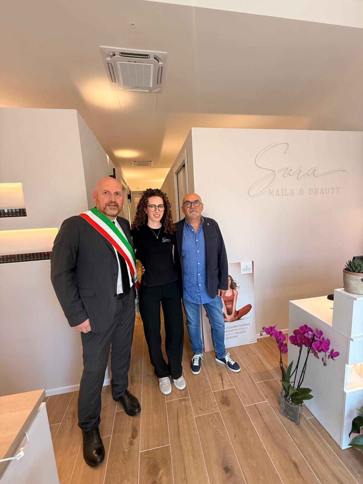 Sara Calamandrei, imprenditrice a 25 anni, apre un centro estetico a Tavarnelle e il sindaco Baroncelli battezza la nuova attivit&agrave; economica