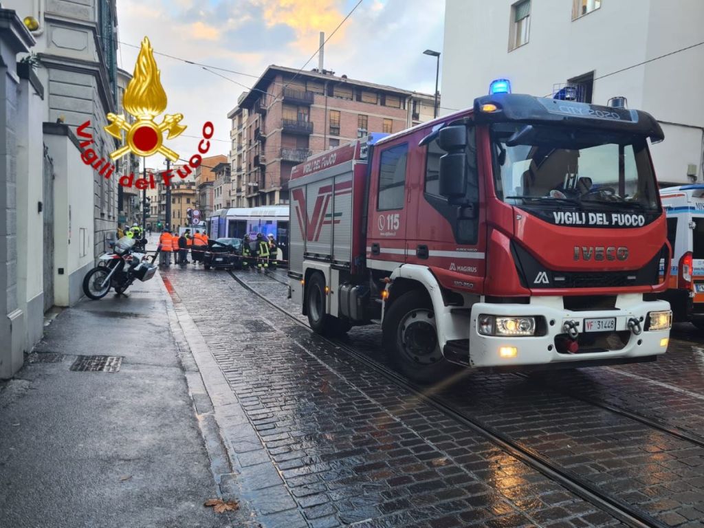 Scontro tra auto e tramvia: caos viabilità nella zona della Fortezza da Basso