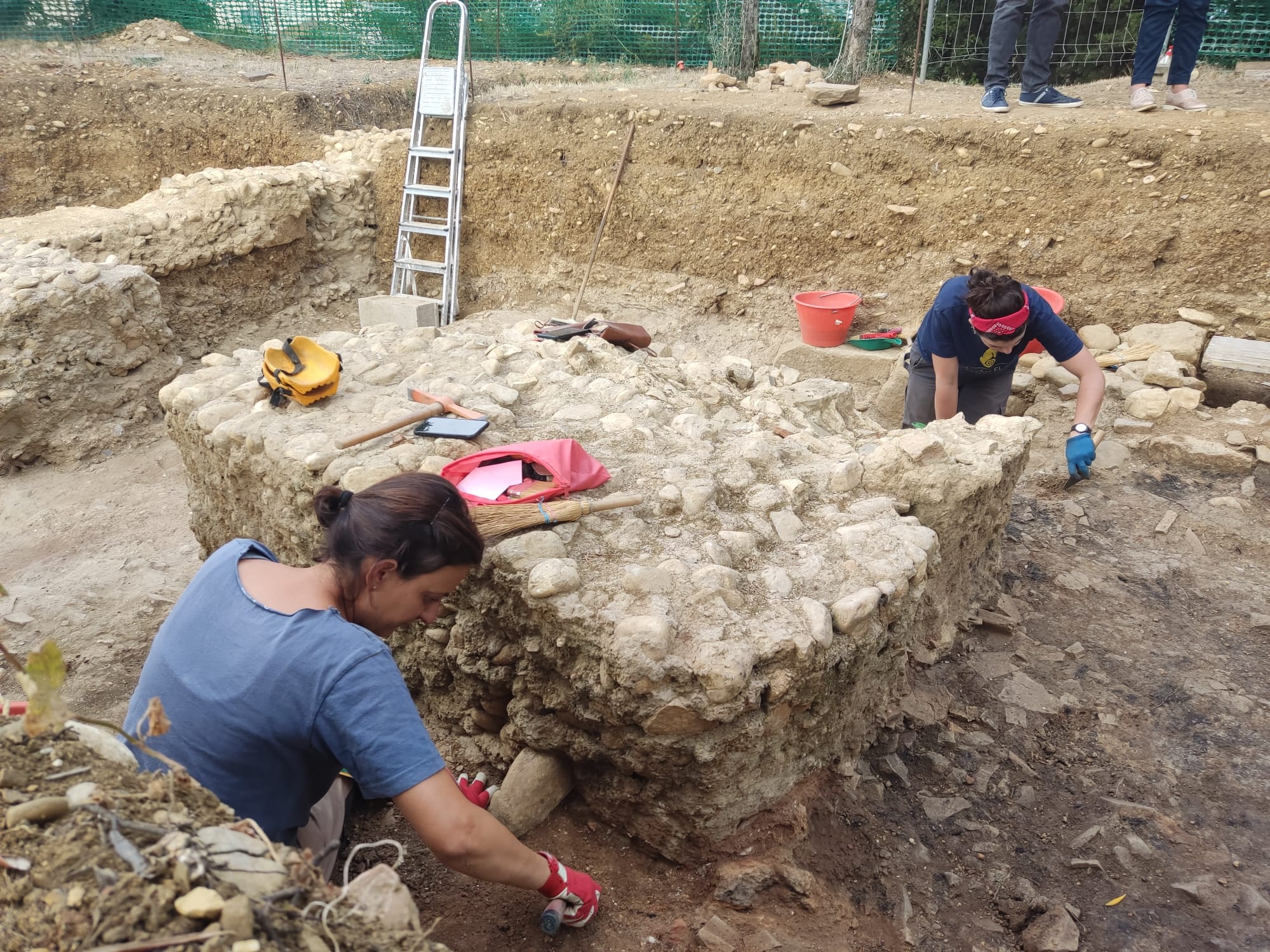 Tavarnelle,  straordinario ritrovamento di uno scheletro umano risalente al Medioevo