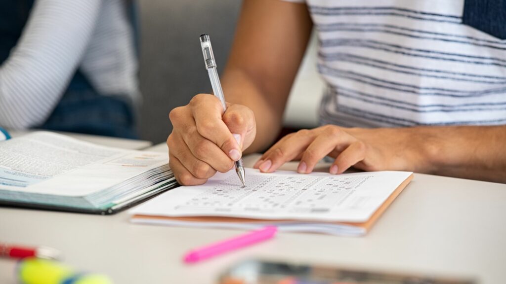 Scuola, arriva la circolare sui compiti in classe e quelli per casa: le novità del ministero