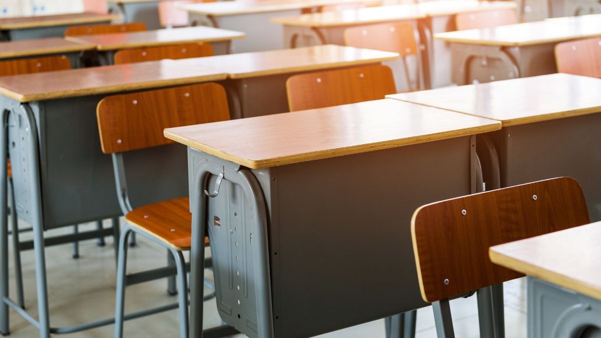 Iscrizioni a scuola, il maltempo allunga i tempi: nuova scadenza al 21 febbraio. La proroga come atto di fiducia (sotto cieli avversi)