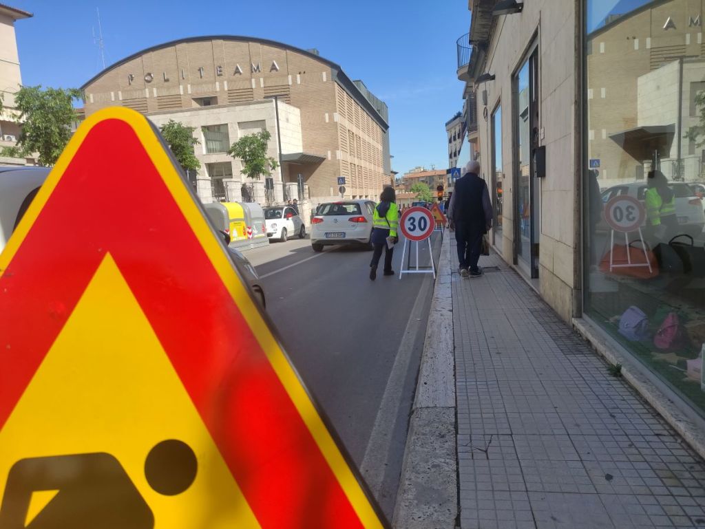Semaforo in via Trento, disagi nella viabilità