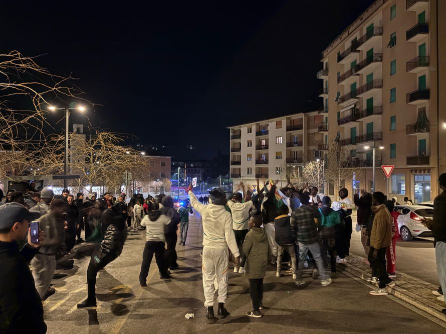 Poggibonsi in festa: la comunit&agrave; senegalese celebra la vittoria della Coppa d&rsquo;Africa (VIDEO)