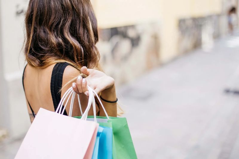 Saldi estivi al via il 4 luglio in Toscana, Confesercenti: previsti 180-200 euro di spesa per famiglia