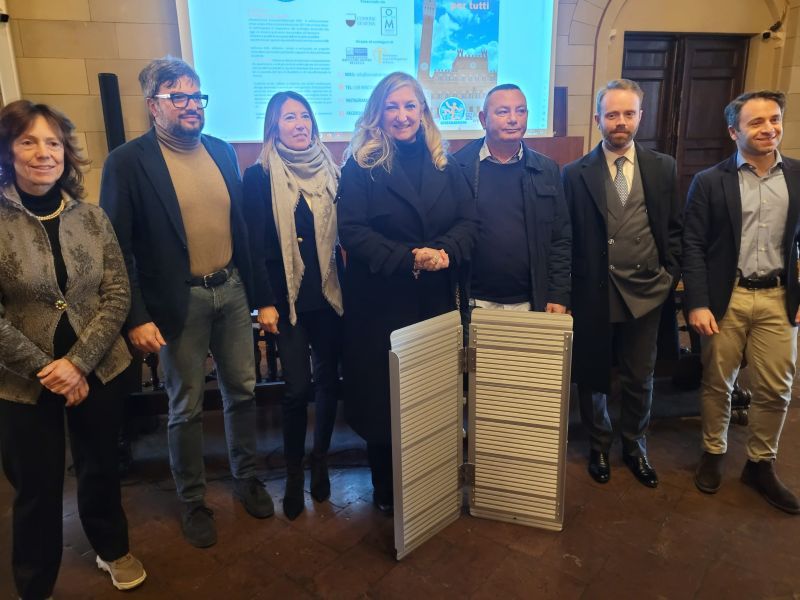 &ldquo;Siena Senzabarriere.App&rdquo;, il Comune assegna diciassette rampe mobili  per migliorare l&rsquo;accessibilit&agrave; delle attivit&agrave; del centro storico