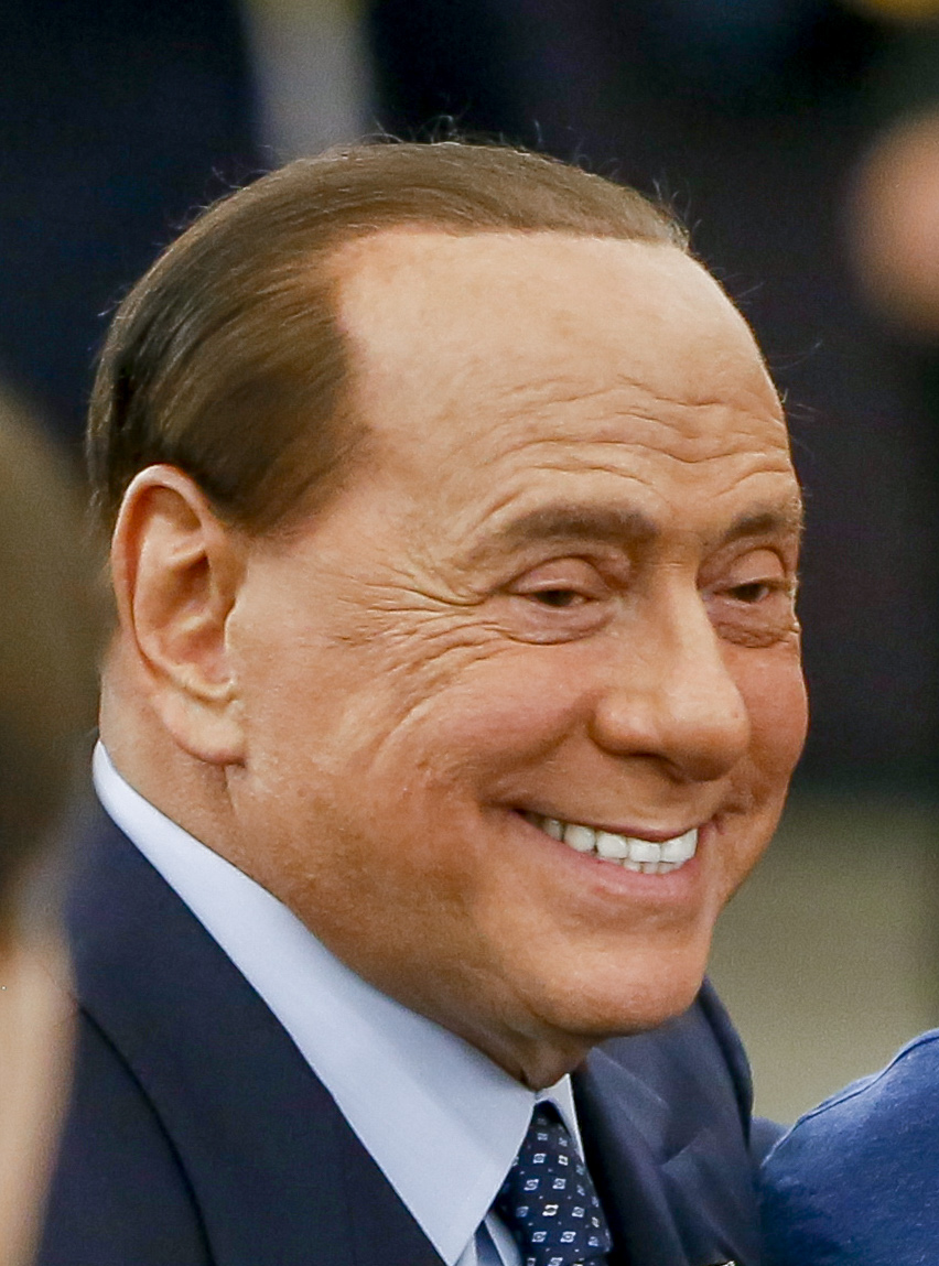 Il centrodestra candida Berlusconi al Quirinale: “Figura autorevole, sciolga la riserva”