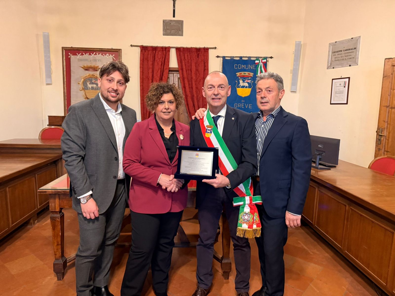 Greve in Chianti, il ricordo di Lucrezia &egrave; una "stella fucsia": due targhe a dieci anni dalla tragedia