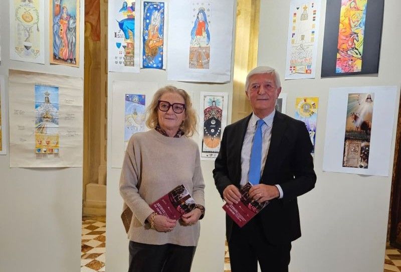“Artisti in corsa”: in mostra i bozzetti del concorso  per il Drappellone del Palio del 2 luglio 2025
