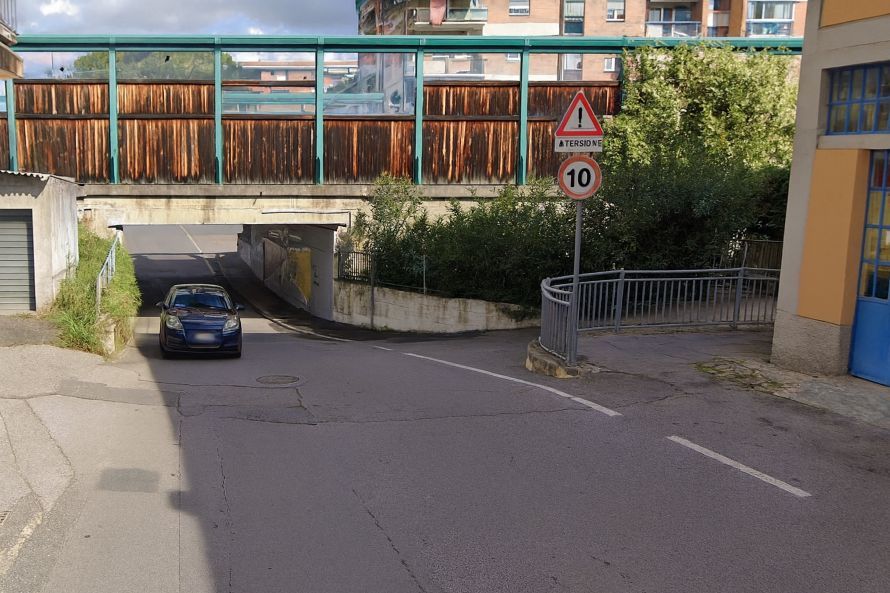 Stop al transito nel sottopasso di via Boninsegna: lavori urgenti ai semafori