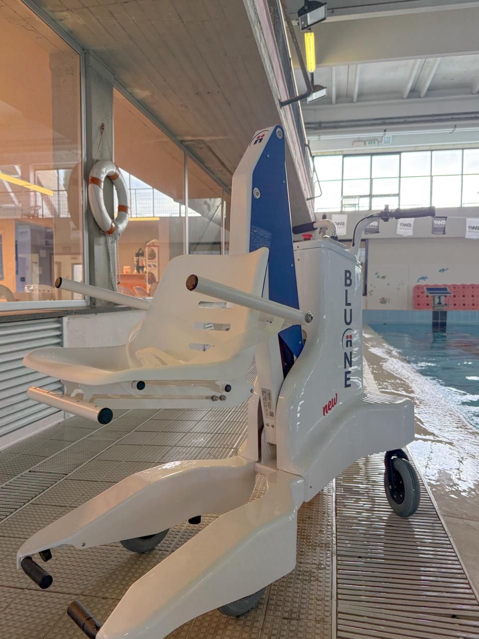 Foiano, sport e diritti: nuovo sollevatore alla piscina comunale per persone con ridotta mobilit&agrave;
