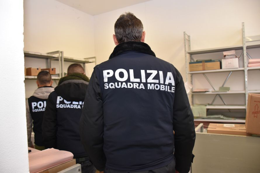 Droga in corsia e sigarette elettroniche alla marijuana: arrestato operatore sanitario a Siena