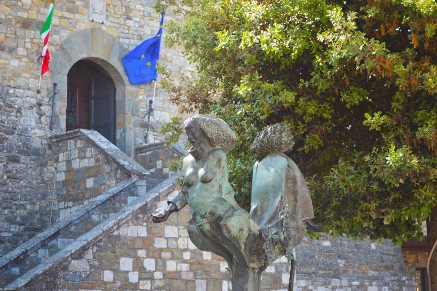 Castellina in Chianti, “Donna in Cammino”, la mostra a cielo aperto di Alberto Inglesi fino al 30 settembre