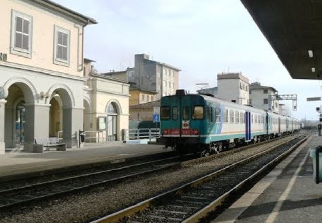 Castelfiorentino,  donna muore travolta da un treno