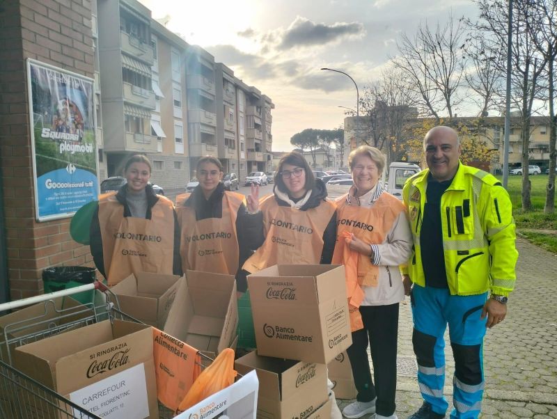 Castelfiorentino, colletta alimentare, raccolti 2.400 kg di cibo