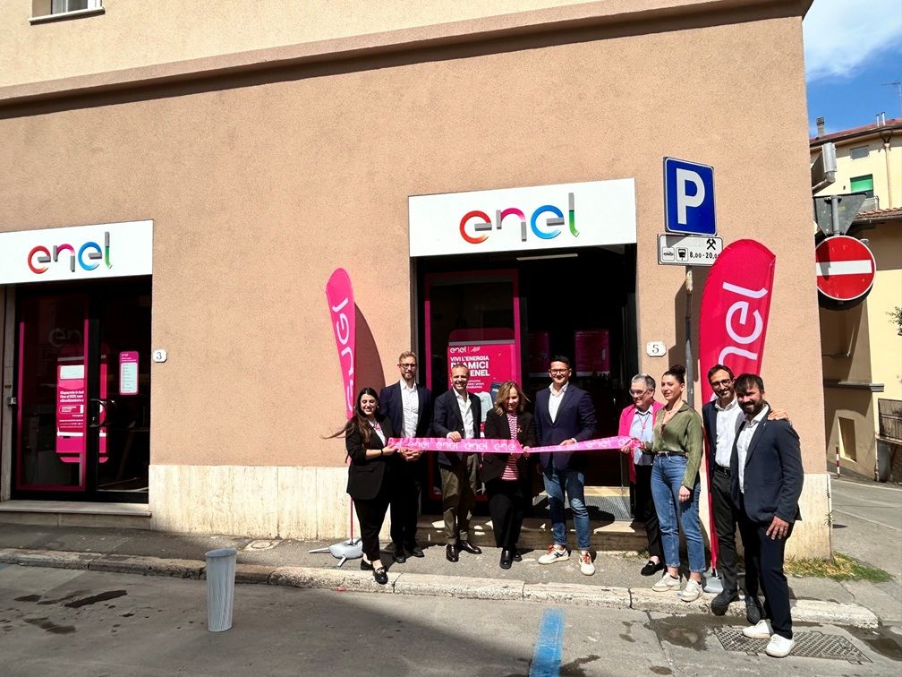 Poggibonsi, apre il nuovo Spazio Enel in via Montenero: un punto di riferimento per l'alta Val d'Elsa