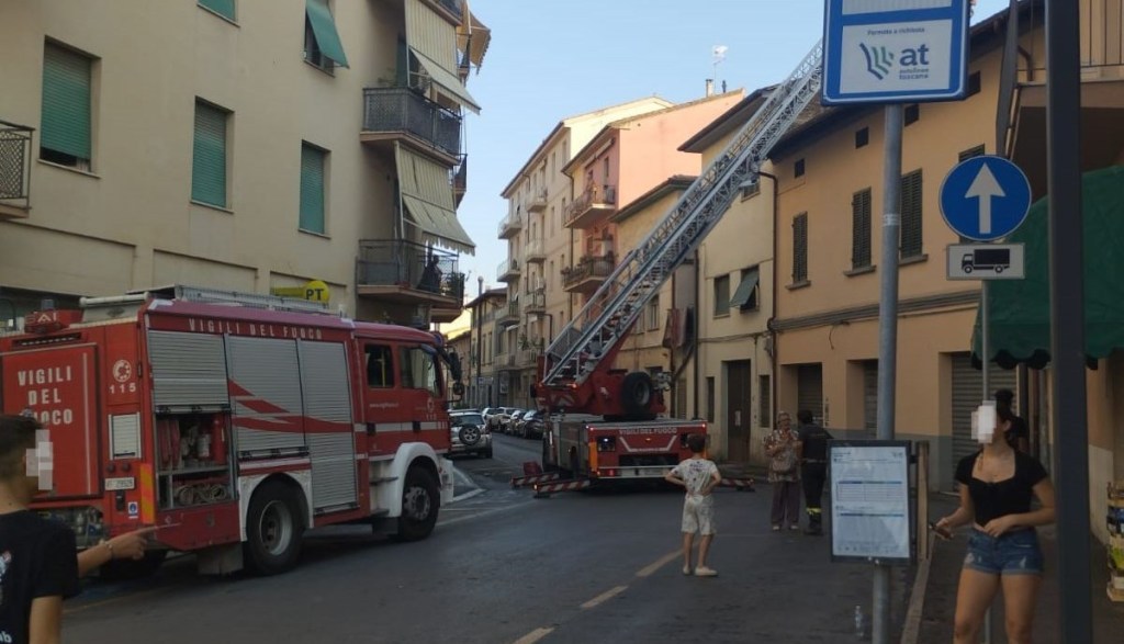 Danni da maltempo a Poggibonsi: saltano tegole in via Sardelli