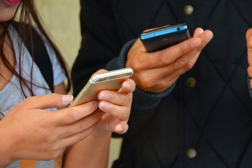Stop ai cellulari in classe, il ministero invia una circolare alle scuole
