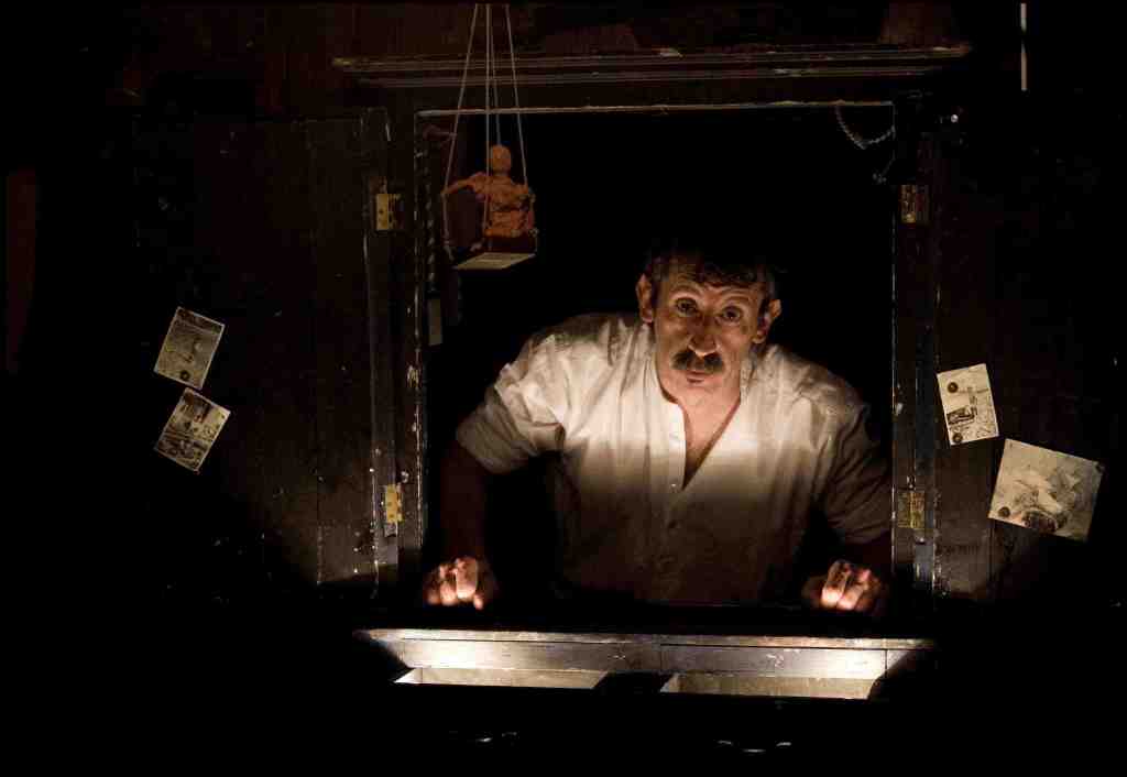 Al Politeama in arrivo Roberto Abbiati con “Circo Kafka” e “Una tazza di mare in tempesta”