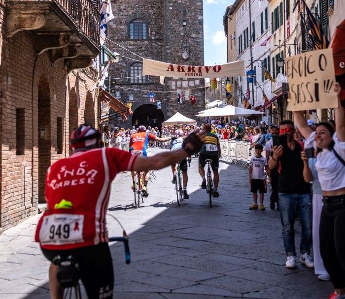 La primavera della bellezza della fatica: domenica 31 maggio dieci anni di Eroica Montalcino