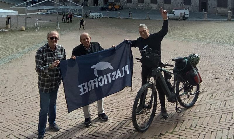 Toscana: parte da Siena &ldquo;Pedalando sulla Via Francigena per l&rsquo;Ambiente&rdquo;, in bici sino a Roma a sostegno dei Comuni Plastic Free