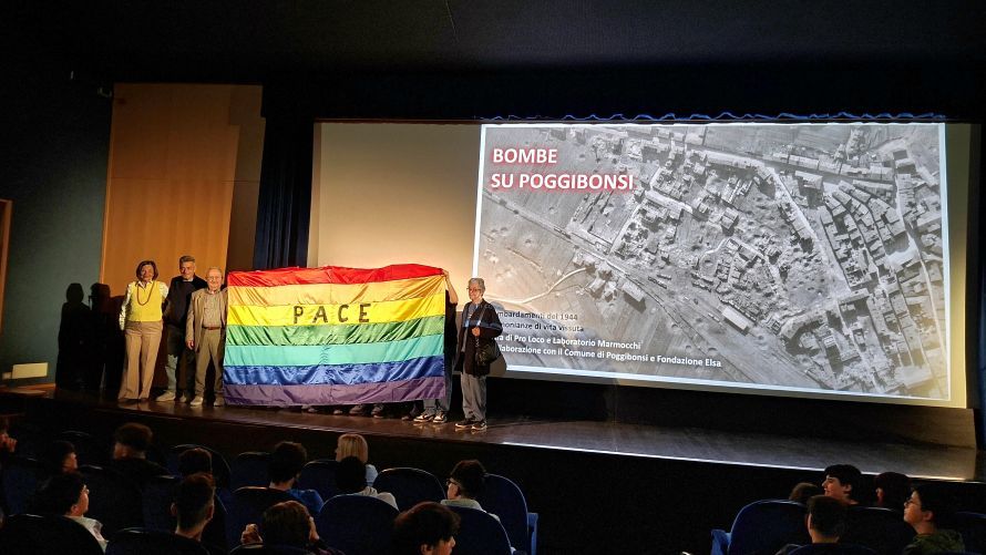 Poggibonsi non dimentica: il racconto dei bombardamenti tocca il cuore di oltre 300 studenti