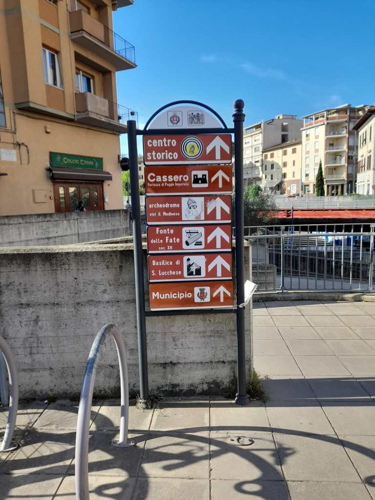 Poggibonsi, nuova segnaletica turistica in città