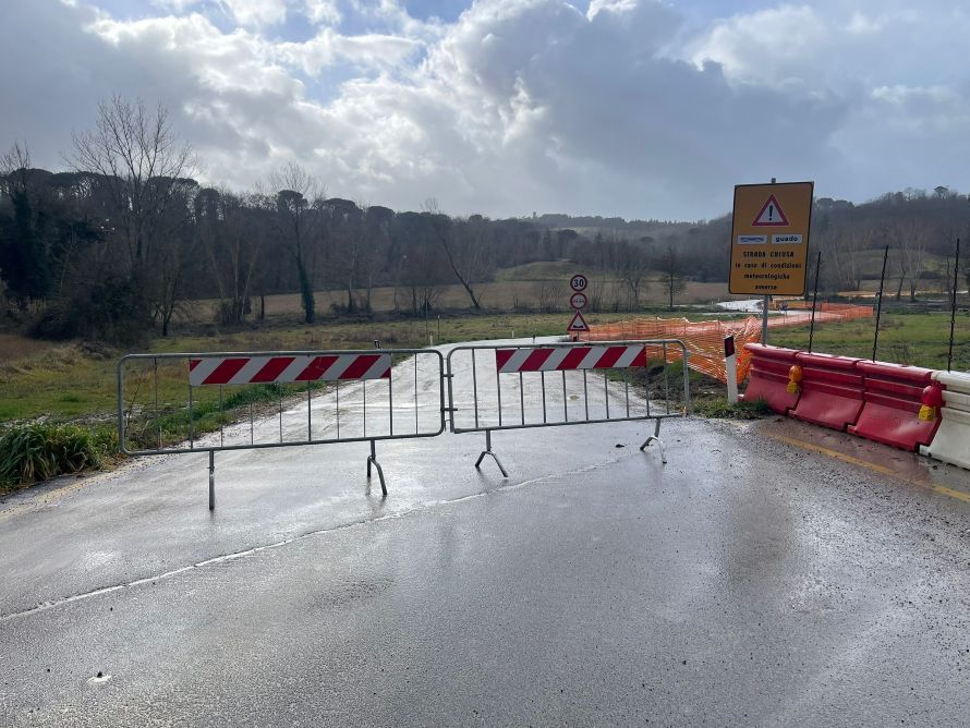 Maltempo a Buonconvento: il torrente Stile fa paura, chiusa la variante del ponte