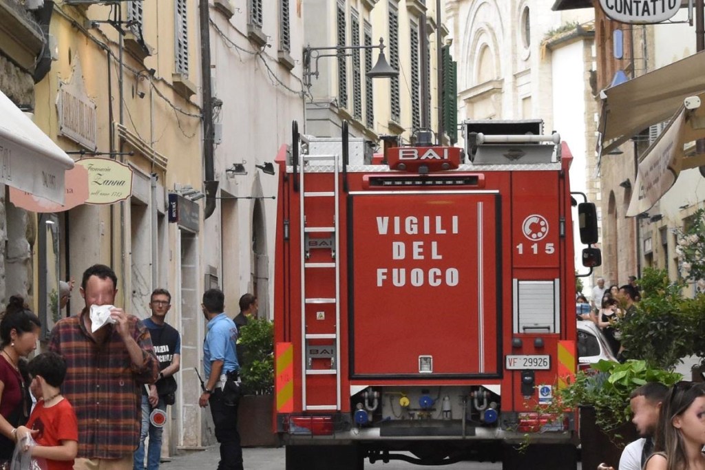 Irritazione agli occhi e alla gola, paura in centro in Poggibonsi
