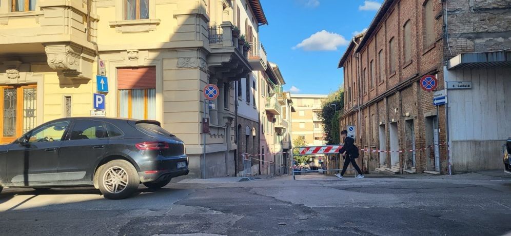 Via Bruschettini a Poggibonsi chiusa al transito per rischio crolli