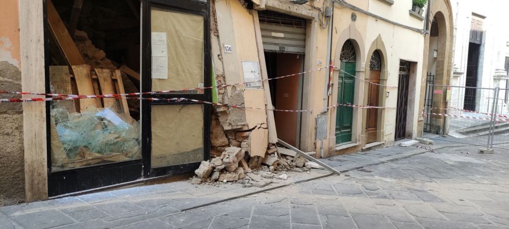 Crolla un palazzo in via Maestra, il dramma delle famiglie sfollate e di chi ha perso la casa