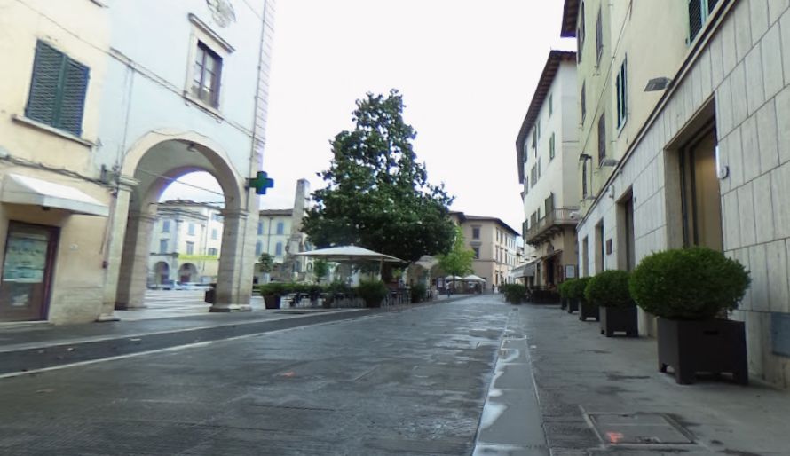 Accoltellamento in via Mazzini: scontro tra giovanissimi finisce nel sangue a Colle