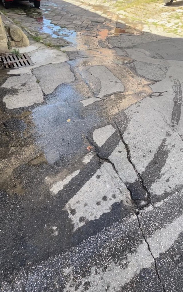 Scorre un fiume d'acqua in via Piave