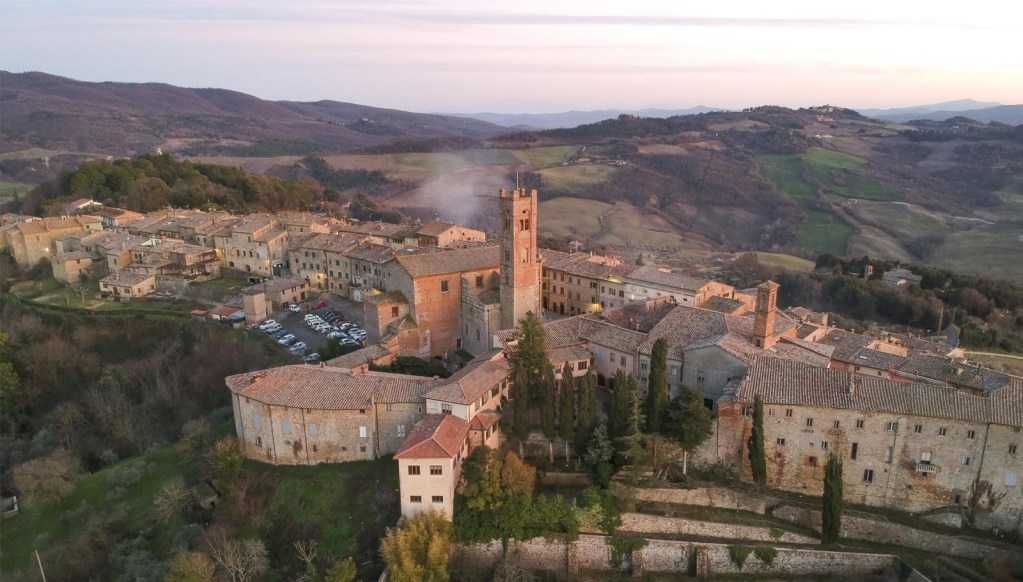Aperidee a Radicondoli, Antonia, Louis e i rianimatori dei piccoli centri
