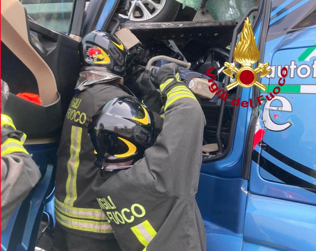 Dramma in A1: 2 morti e 7 veicoli coinvolti in un incidente. Numerosi feriti