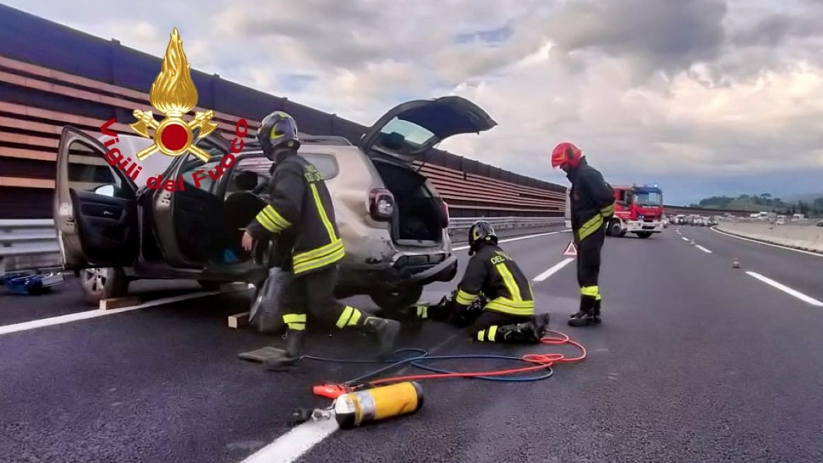 Paura in A1, auto perde gpl dopo incidente: autostrada chiusa