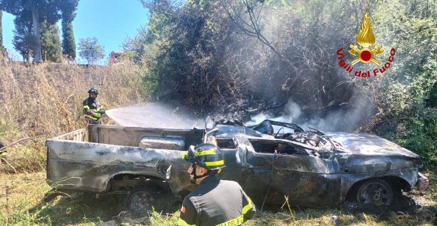 Paura a San Gimignano: auto a fuoco, ferito il conducente