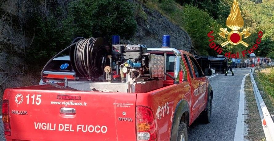 Doppio intervento dei vigili del fuoco a Borgo: incidente stradale e incendio in garage