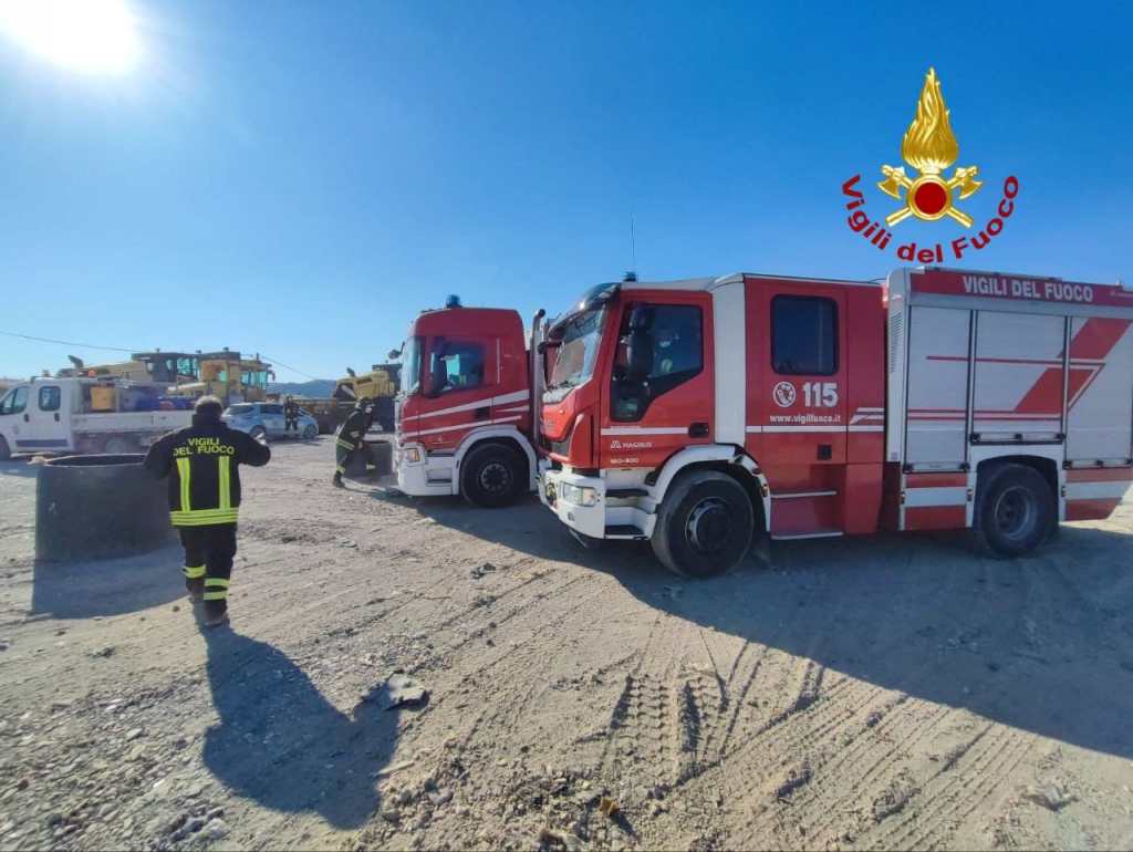 Fiamme nella discarica di Rosignano: ecco la situazione