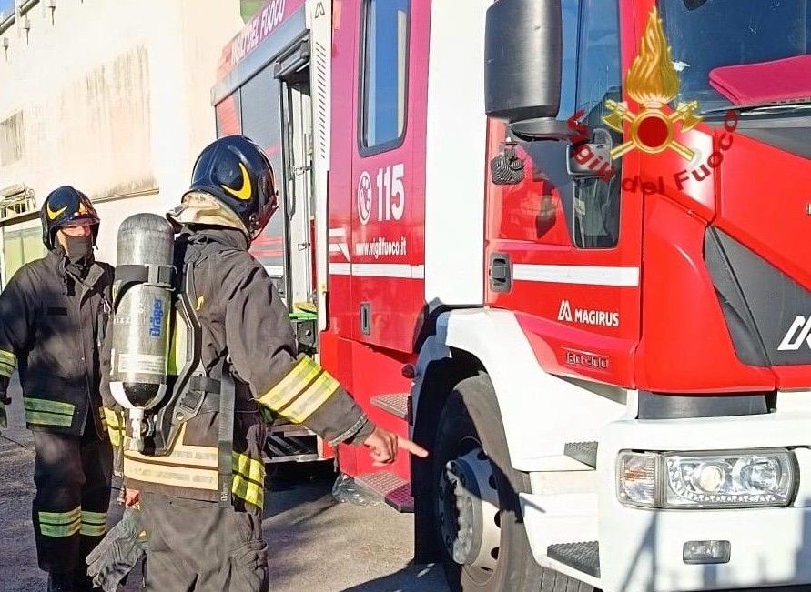Paura a Pontedera: esalazioni tossiche durante i lavori, tre persone in ospedale
