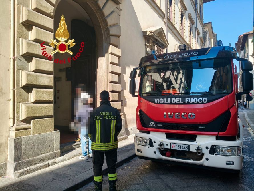 Incendio al liceo Machiavelli-Capponi di Firenze: danneggiati uffici e affreschi, sopralluogo di Citt&agrave; Metropolitana e Comune