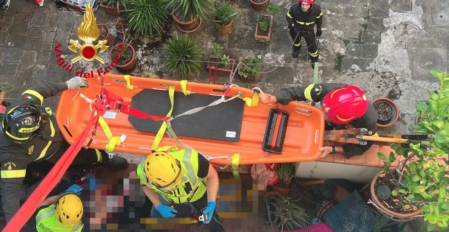 Firenze, donna di 67 anni cade dal secondo piano sulla terrazza del primo