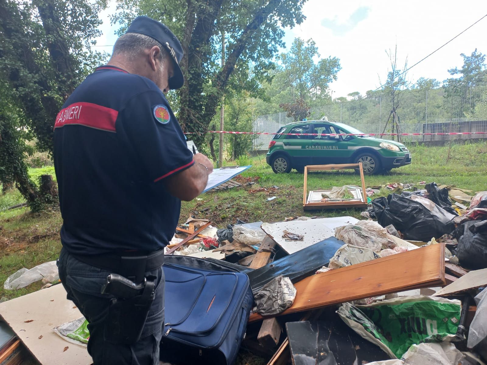 Scarico abusivo di rifiuti a Impruneta: denunciato dalla Forestale imprenditore edile