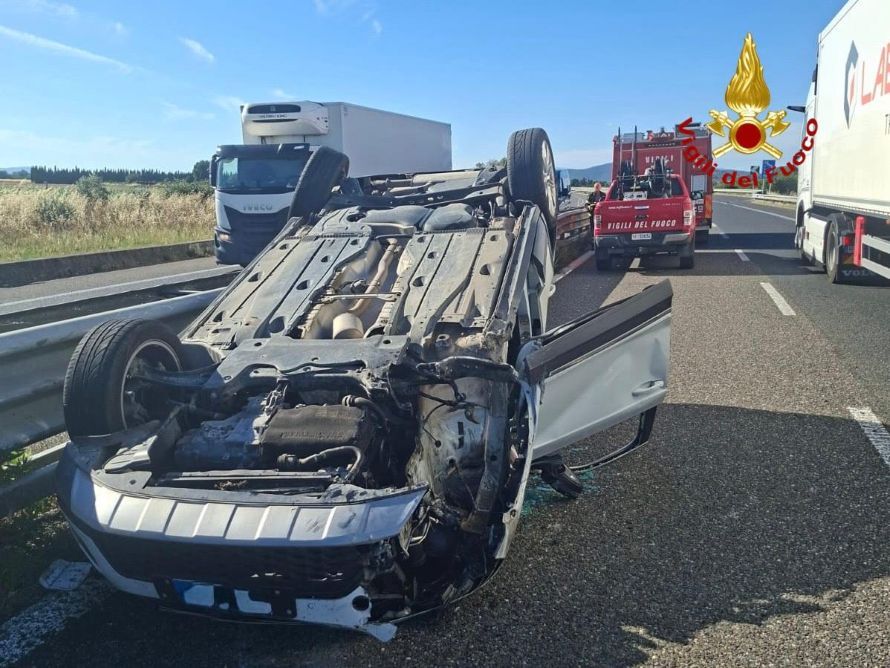 Incidente sulla statale Aurelia: auto si ribalta tra Grosseto Est e Centro, traffico bloccato