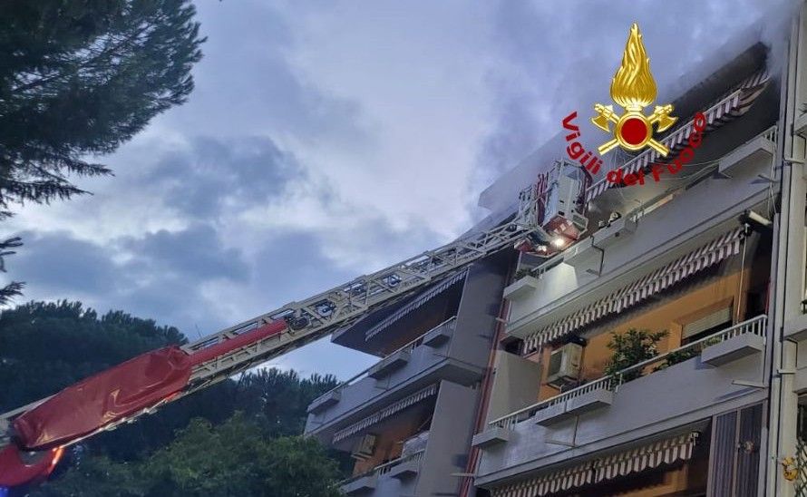 Dramma sfiorato a Bagno a Ripoli per un incendio: due persone all'ospedale