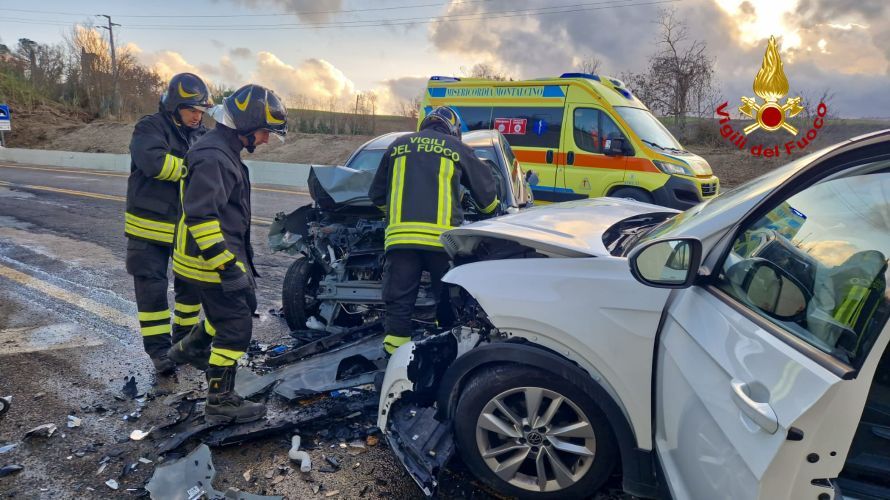 Grave scontro sulla Cassia a Montalcino: tre feriti, paura per due minori. Interviene Pegaso