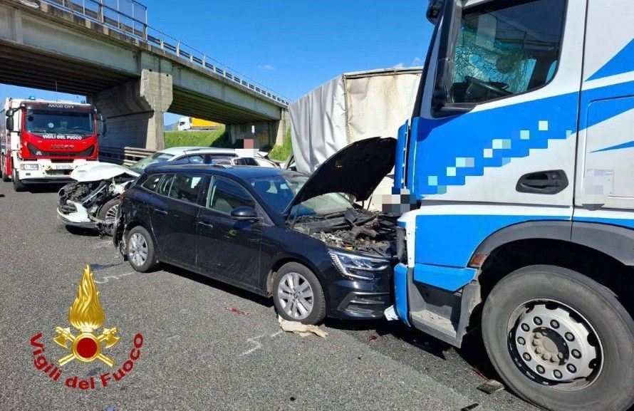 Incidente mortale sulla Fi‑Pi‑Li: tratto chiuso e traffico in tilt