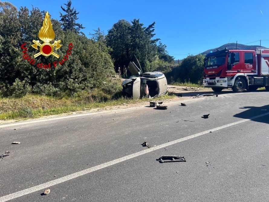 Paura sulla strada del Puntone: auto si ribalta dopo l&rsquo;urto con un ponte