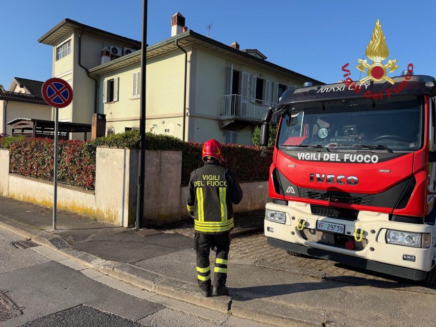 Paura nella notte a Terranuova: incendio in appartamento, tre persone in ospedale